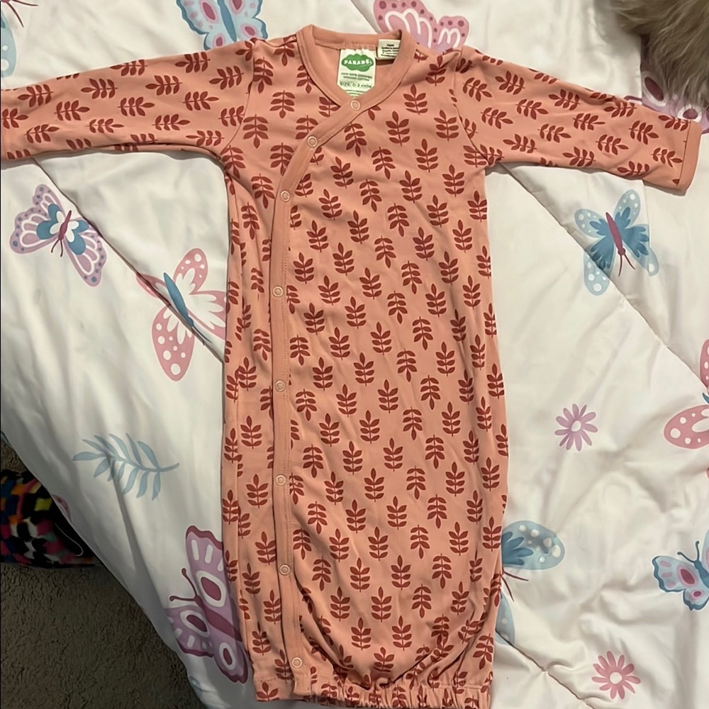 NWOT Leaf Pattern Baby Sleep Gown